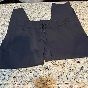 Lululemon on the fly crop pants